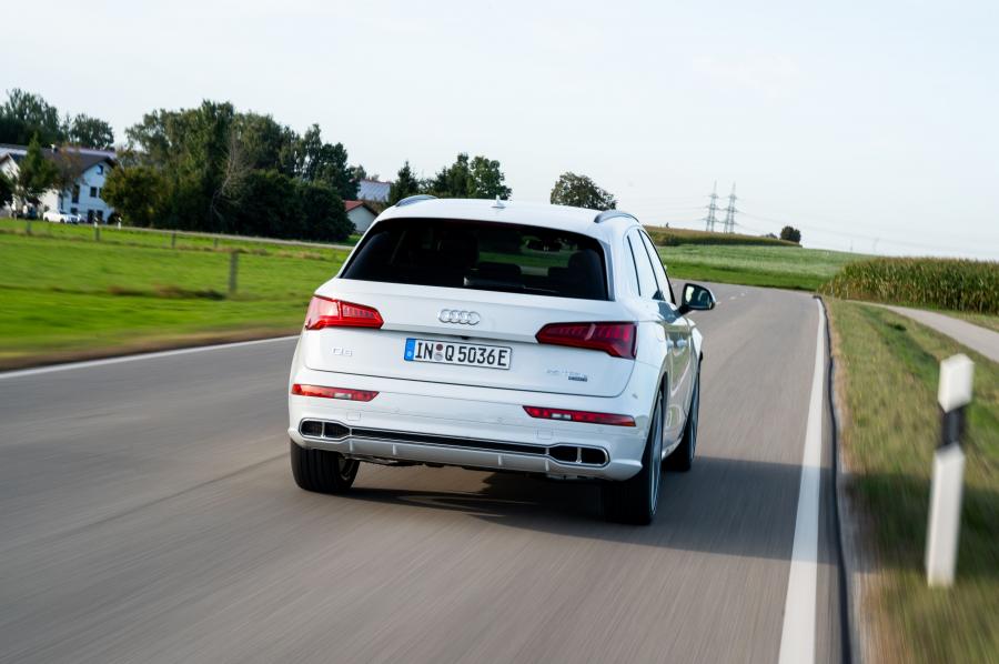  Audi Q5 55 TFSI e Quattro S-Line 2019 года  (WW) (фото 38 из 43)